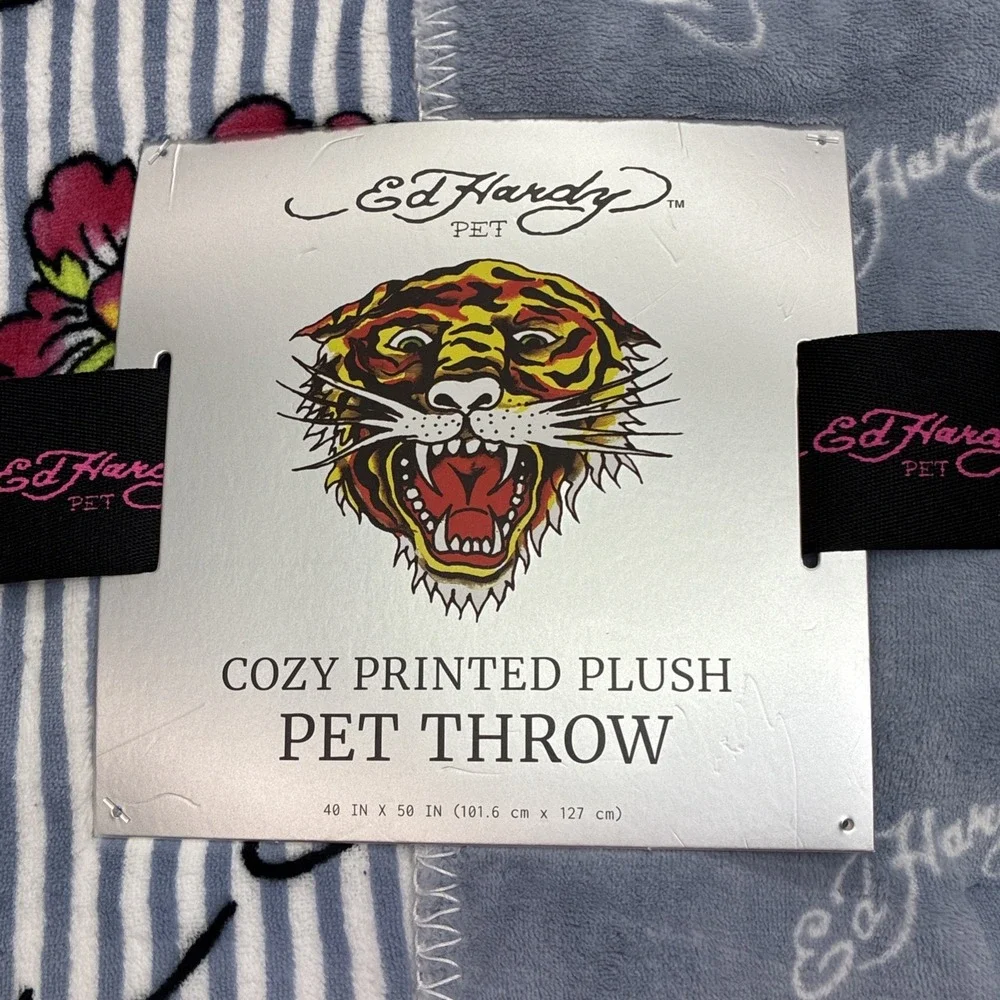 Ed Hardy Gray Multicolor 40x50 Foo Dog Flowers Fans Reversible Plush Blanket NEW